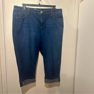 New Directions Blue Capri Jeans with Beautiful Detail on Back Pocket